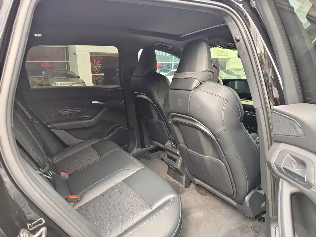 Audi Q6L e-tron — миниатюра 5