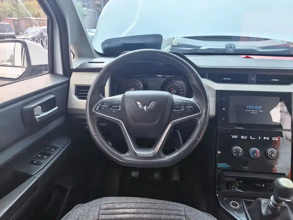 Wuling Hongguang PLUS — миниатюра 3