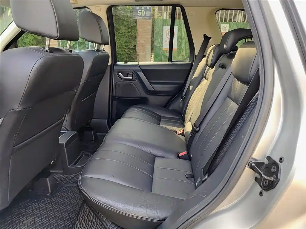 Land Rover 2 014 2.2T SD4 SE