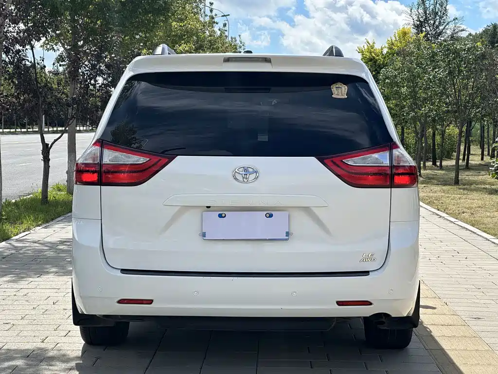 Toyota Sienna — миниатюра 5