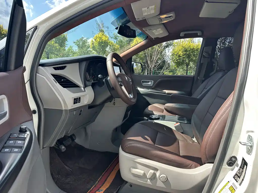 Toyota Sienna — миниатюра 7