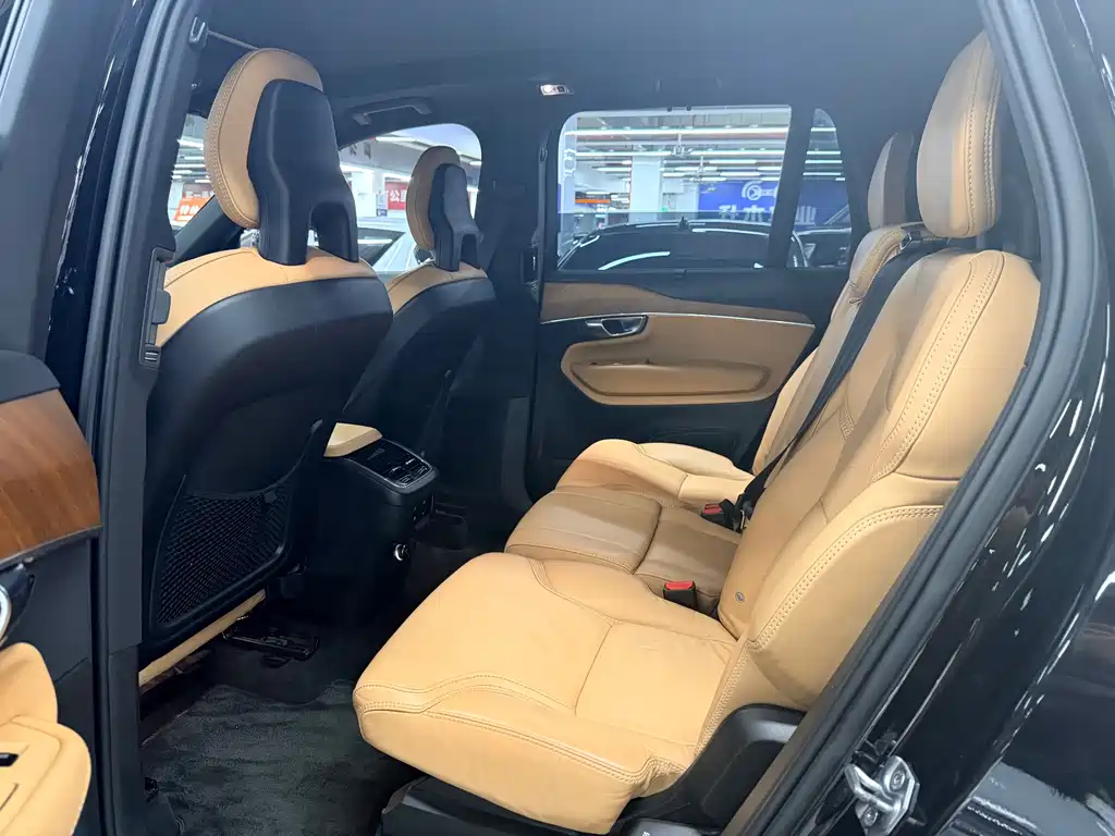 Volvo XC90 2018 T6 7 мест