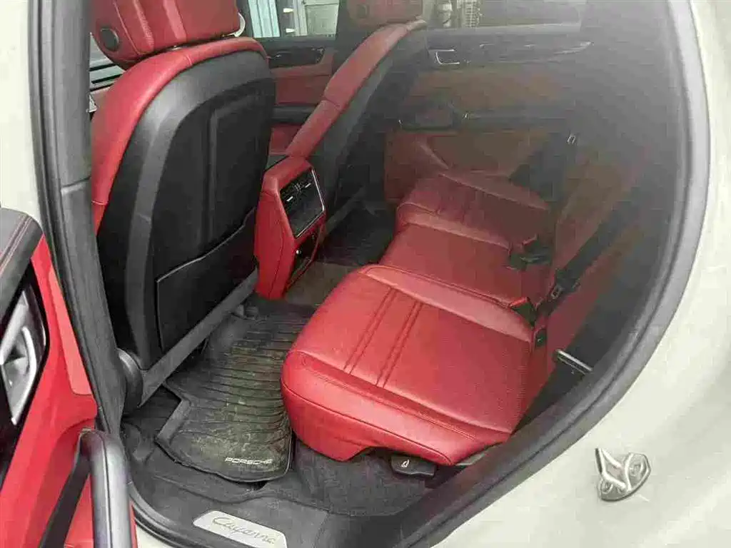 Porsche Cayenne — миниатюра 6