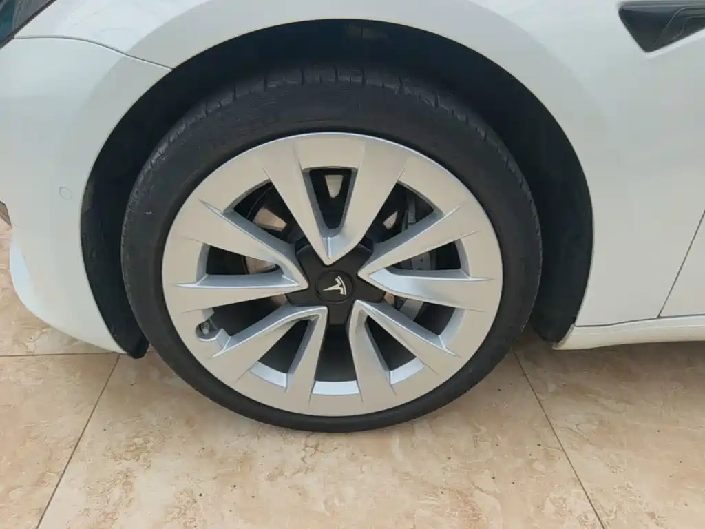 Tesla Model 3 — миниатюра 23