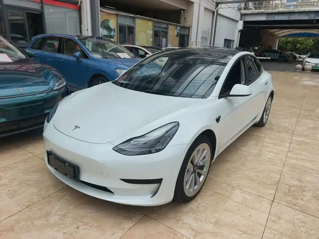 Tesla Model 3 — миниатюра 2