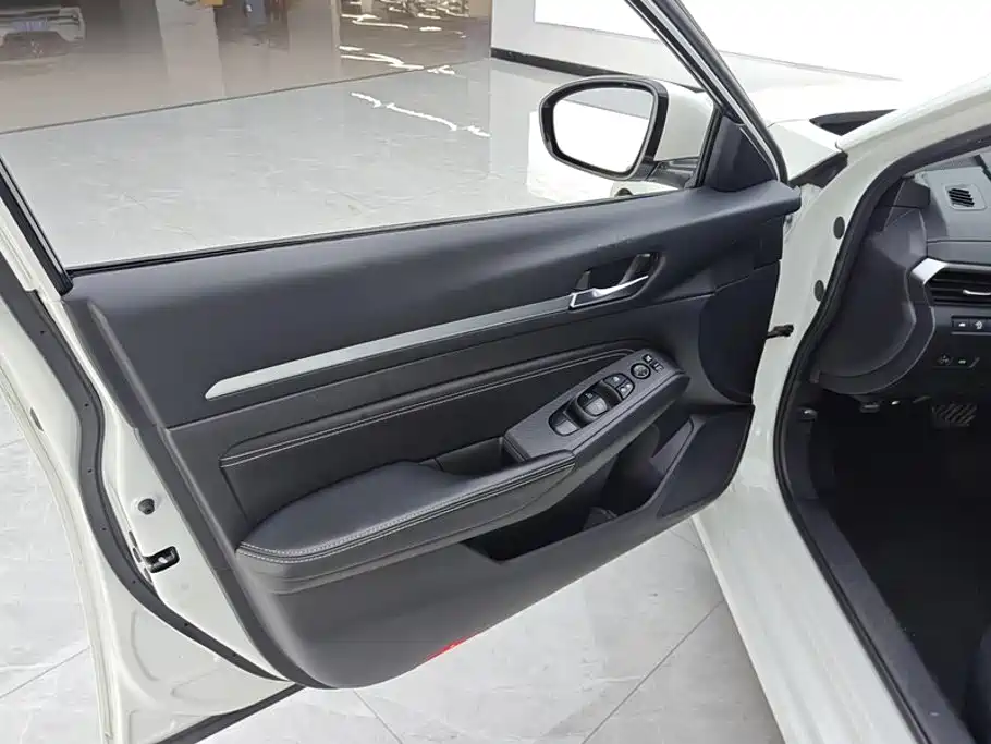 Nissan Teana — миниатюра 7