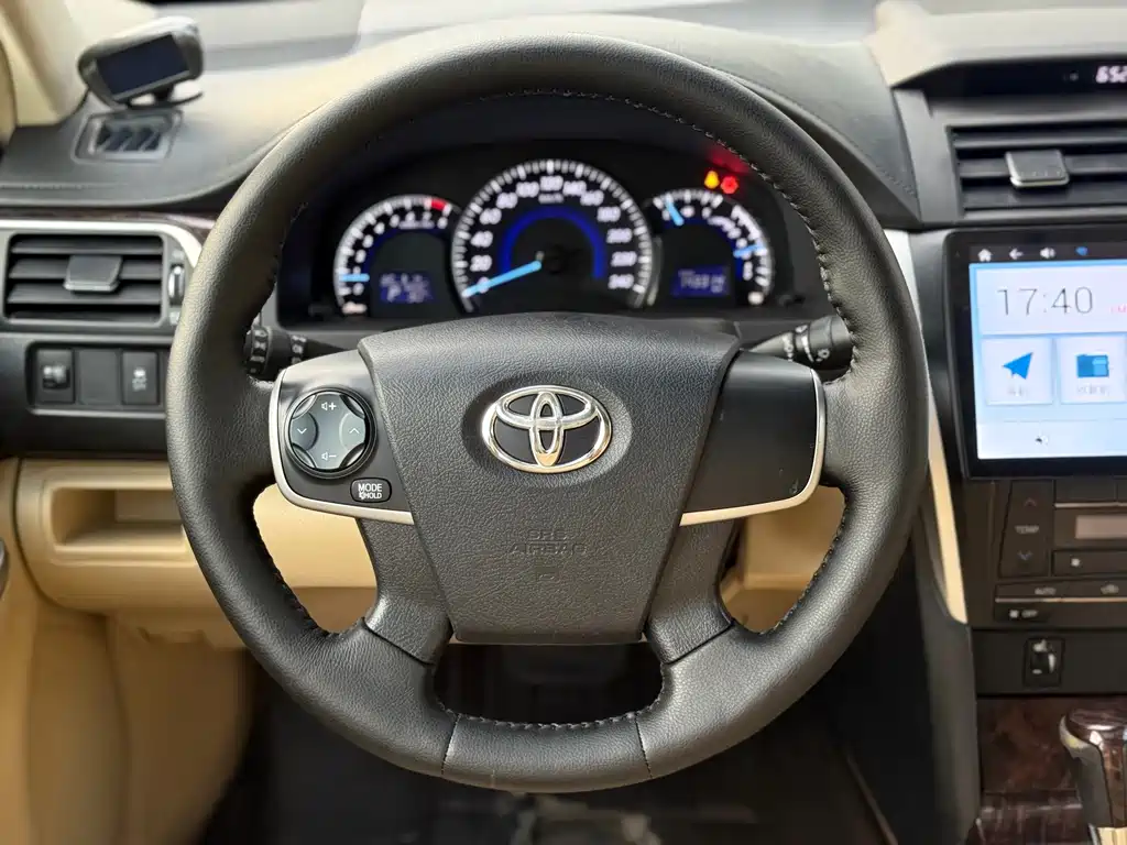 Toyota Camry — миниатюра 10