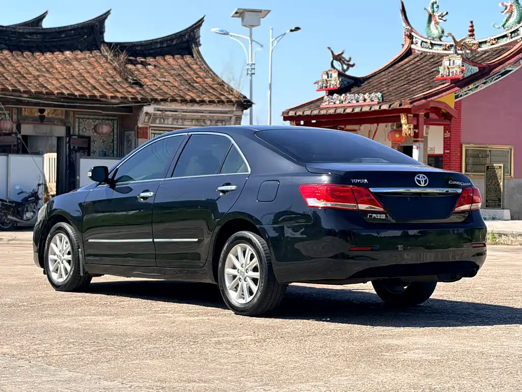 Toyota Camry — миниатюра 5