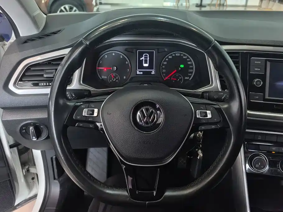 Volkswagen T-Roc — миниатюра 15
