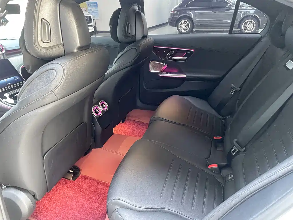 Mercedes-Benz C-Class — миниатюра 10