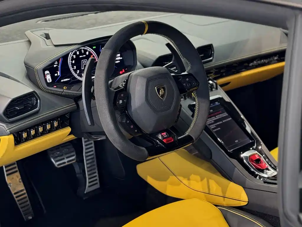 LAMBORGHINI HURACÁN