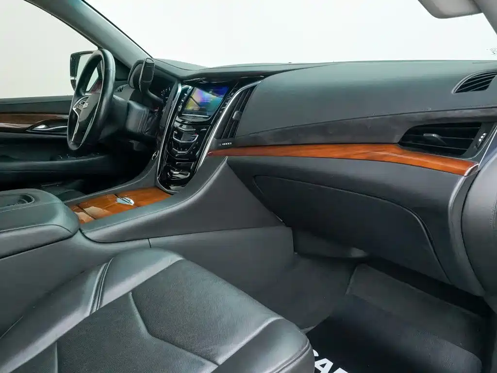 Cadillac Escalade — миниатюра 12