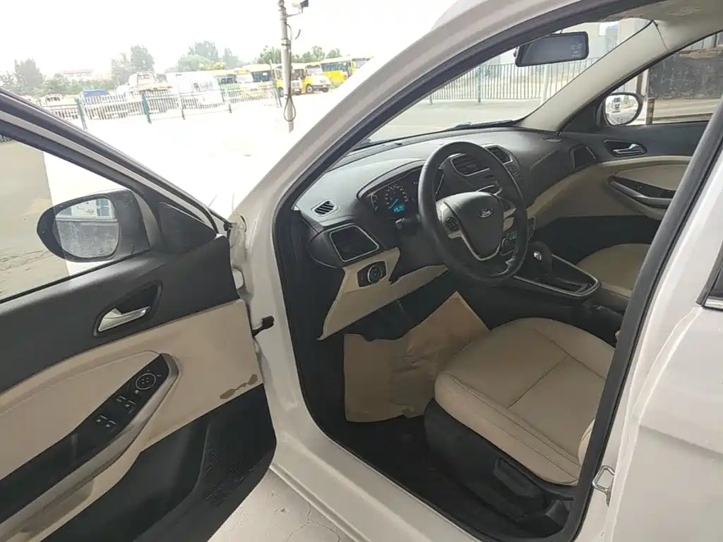 Ford Escort — миниатюра 16