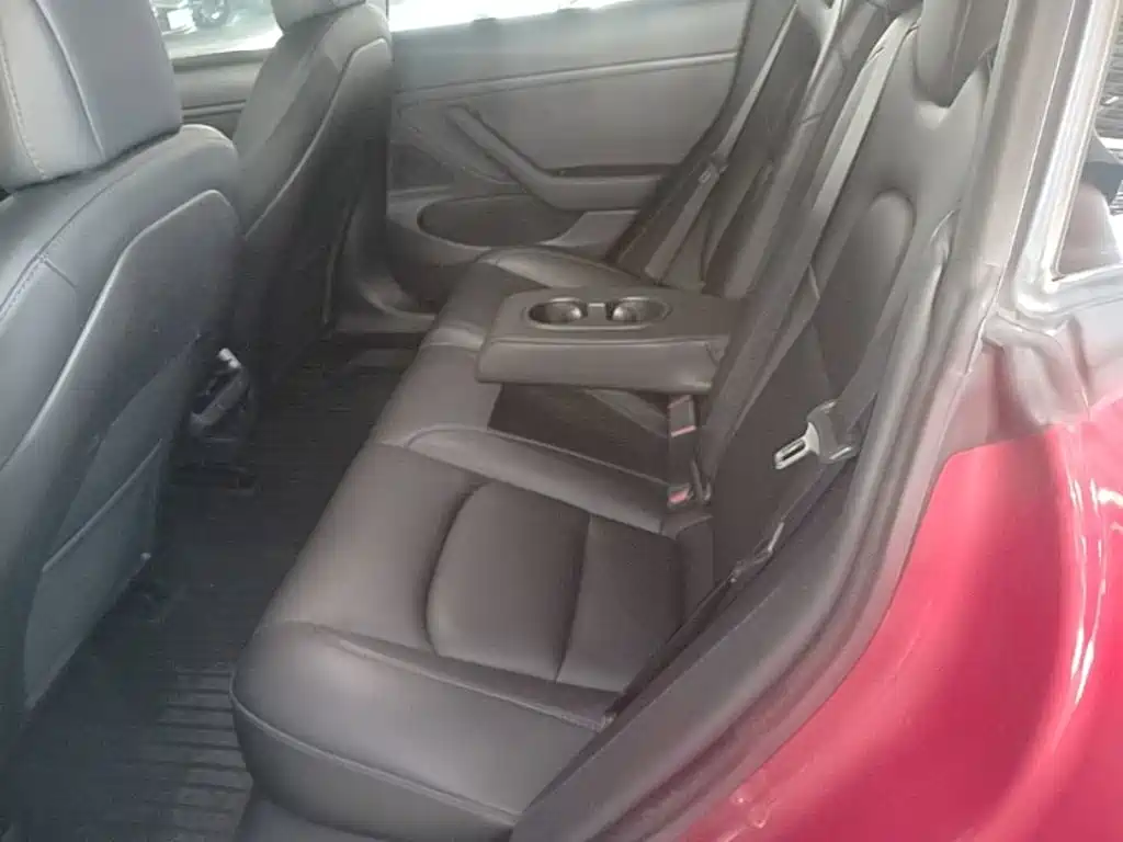 Tesla Model 3 — миниатюра 17