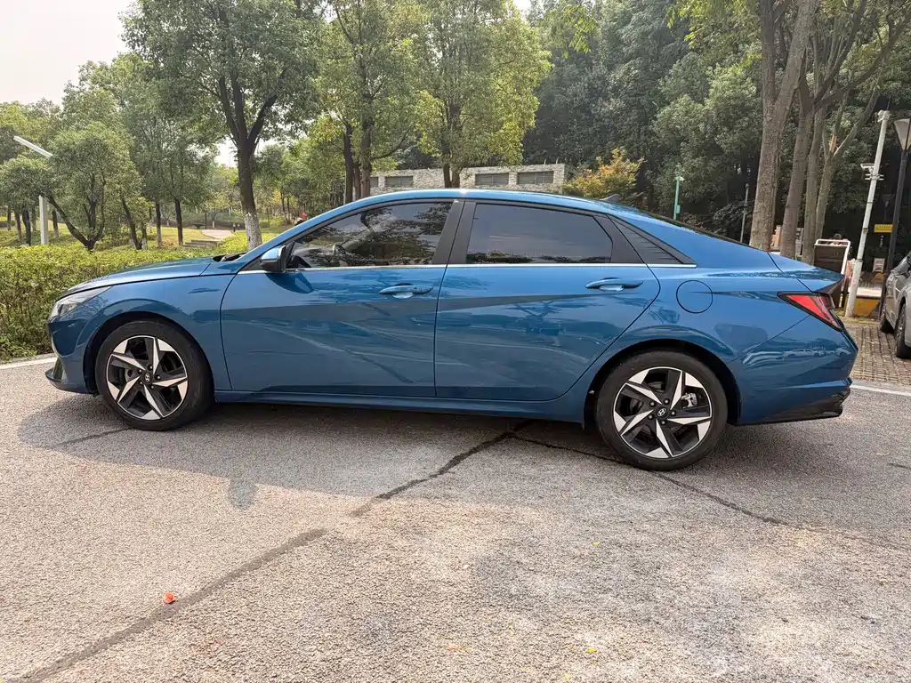 Hyundai Elantra — миниатюра 8