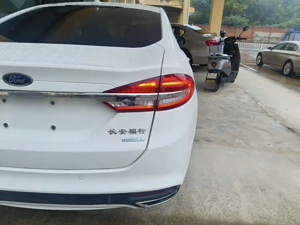 Ford Mondeo — миниатюра 8