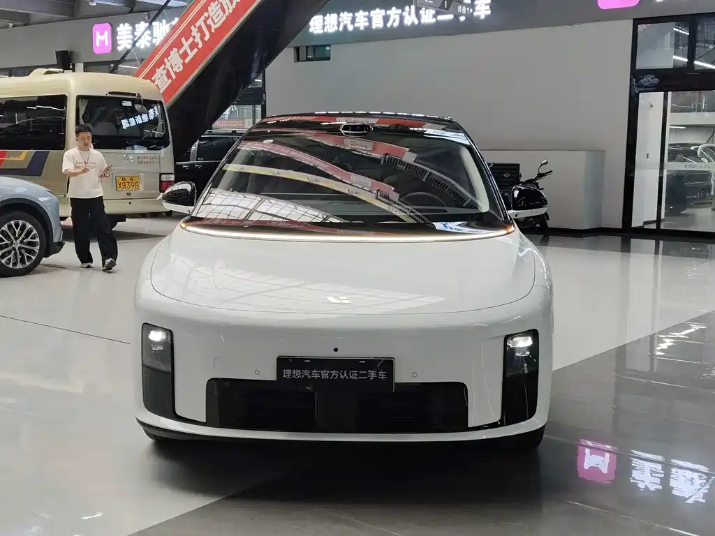Li Auto i8 2025 Standard