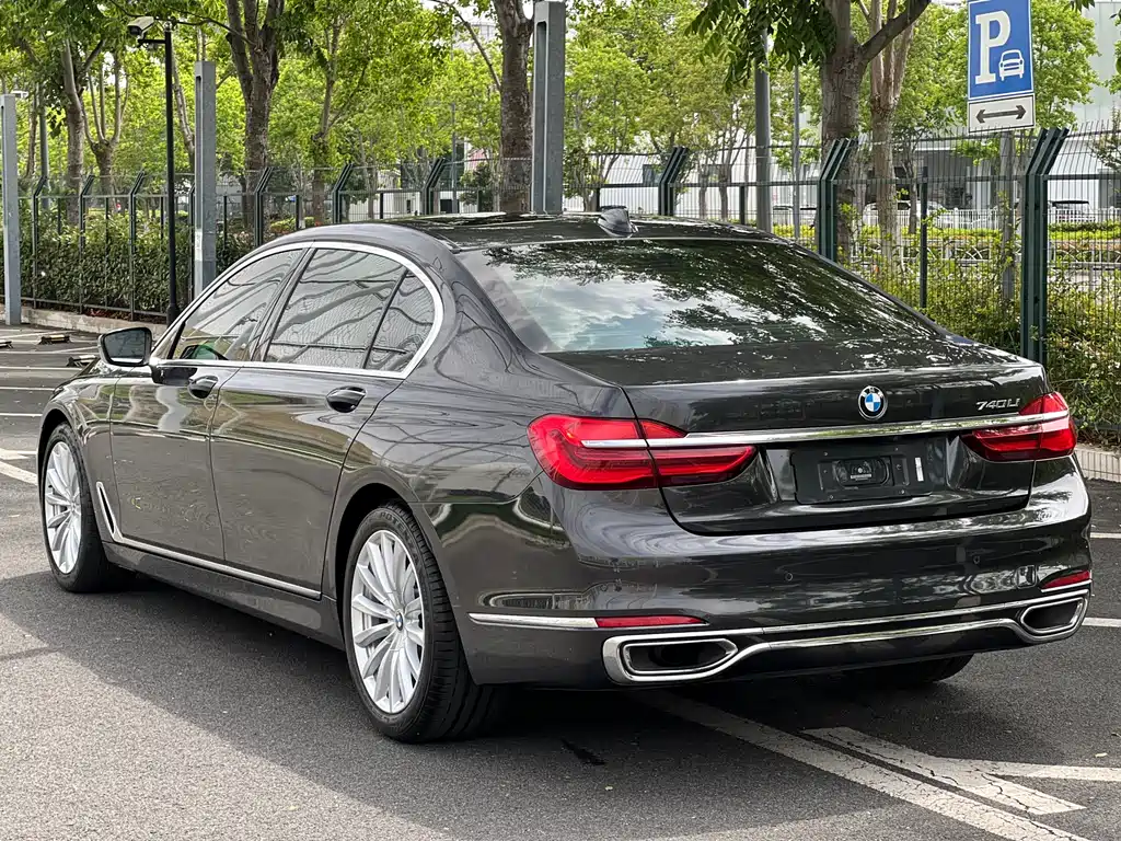 BMW 7 Series 7 2017 740Li Lead