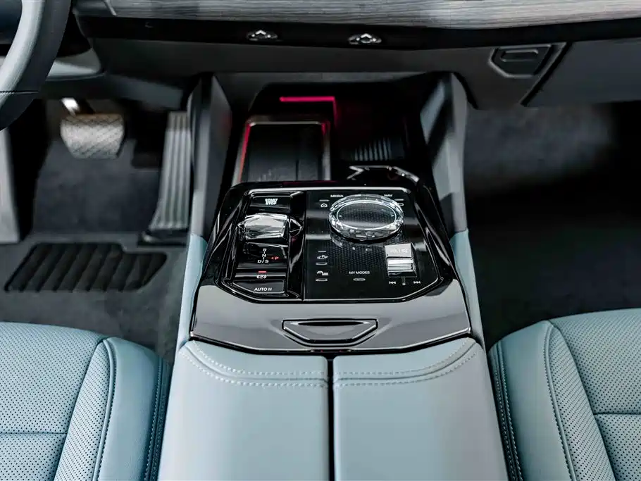 BMW 5 Series — миниатюра 15