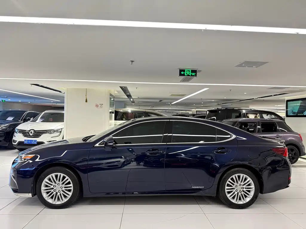 Lexus ES 2015 300h Comfort