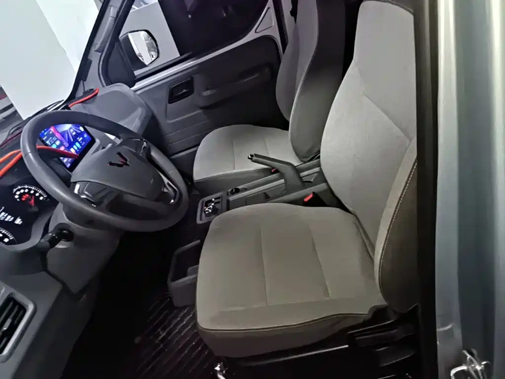 Wuling Yangguang — миниатюра 15