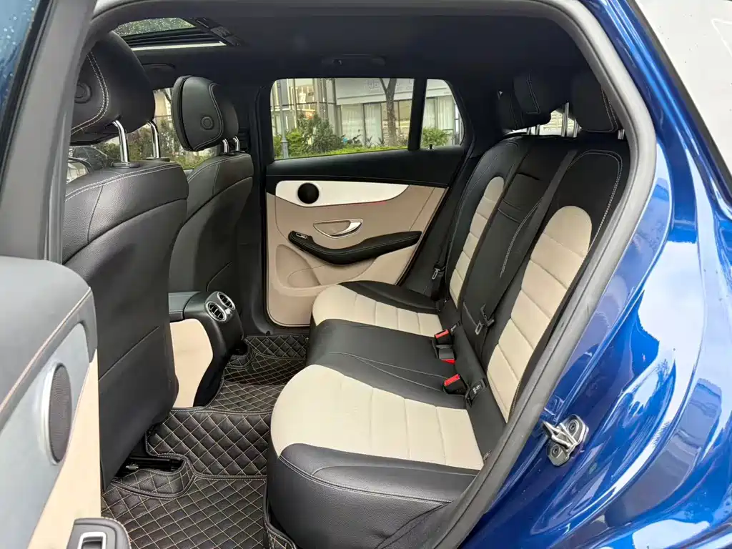 Mercedes-Benz EQC — миниатюра 12