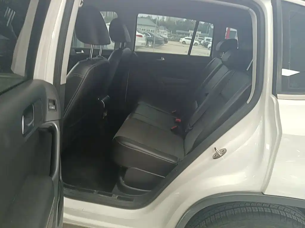 Volkswagen Tiguan — миниатюра 17