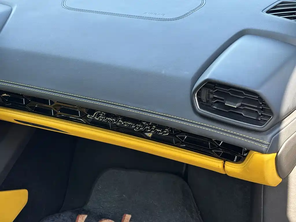 LAMBORGHINI HURACÁN