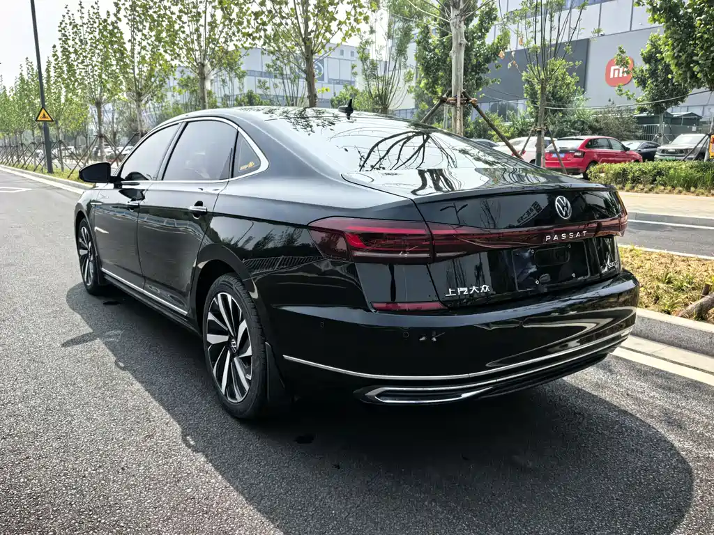 Volkswagen Passat 2022 330TSI Luxury