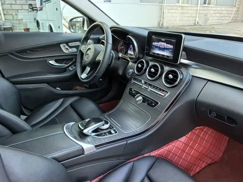 Mercedes-Benz C-Class — миниатюра 12