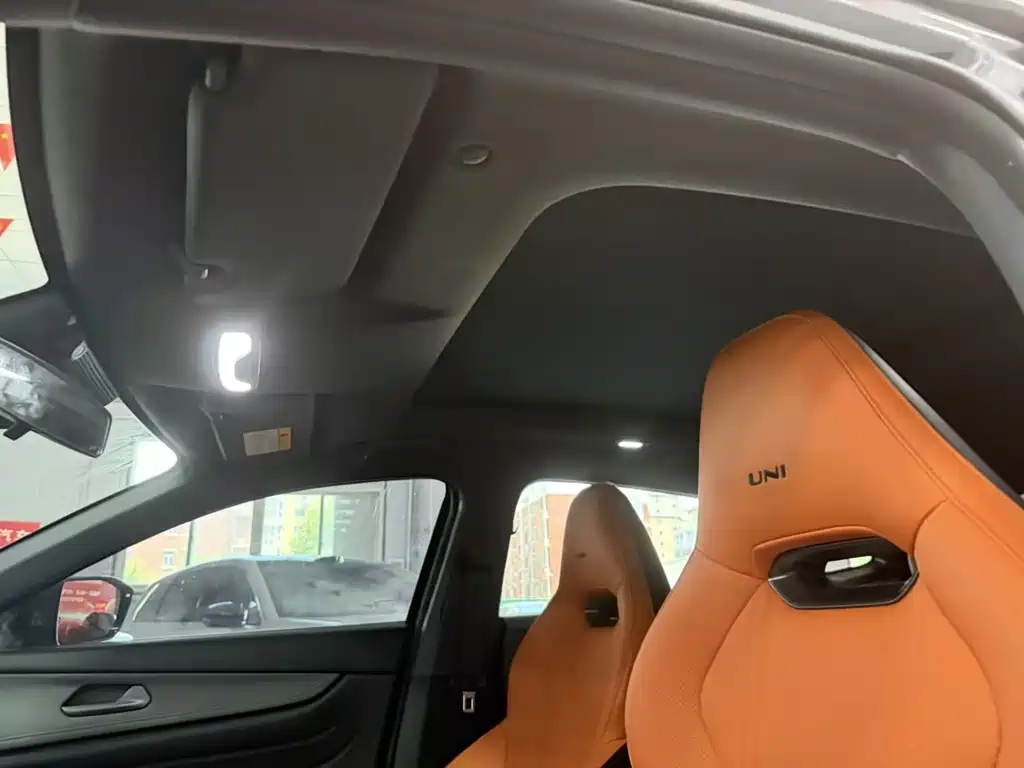 Changan UNI-V 2025 1.5T 500Bar Luxury Sport