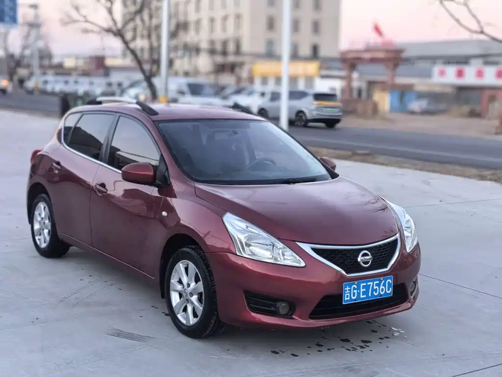 Nissan Tiida 2011 1.6L CVT Comfort