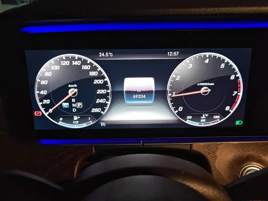 Mercedes-Benz E-Class — миниатюра 14