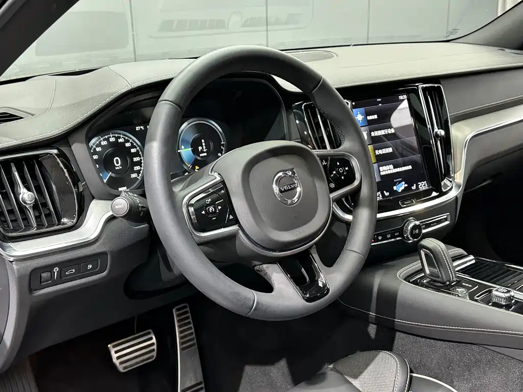 Volvo S60 PHEV — миниатюра 11