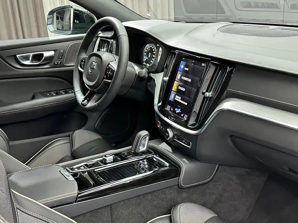 Volvo S60 PHEV — миниатюра 27