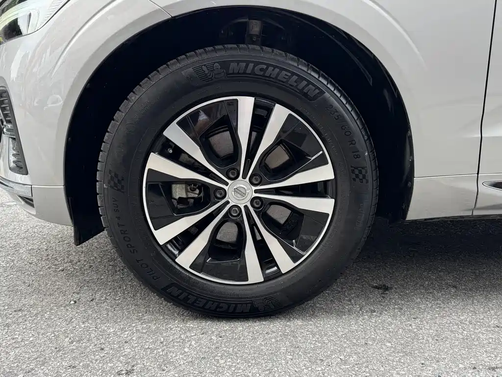 Volvo XC60 2023 B5 Luxury