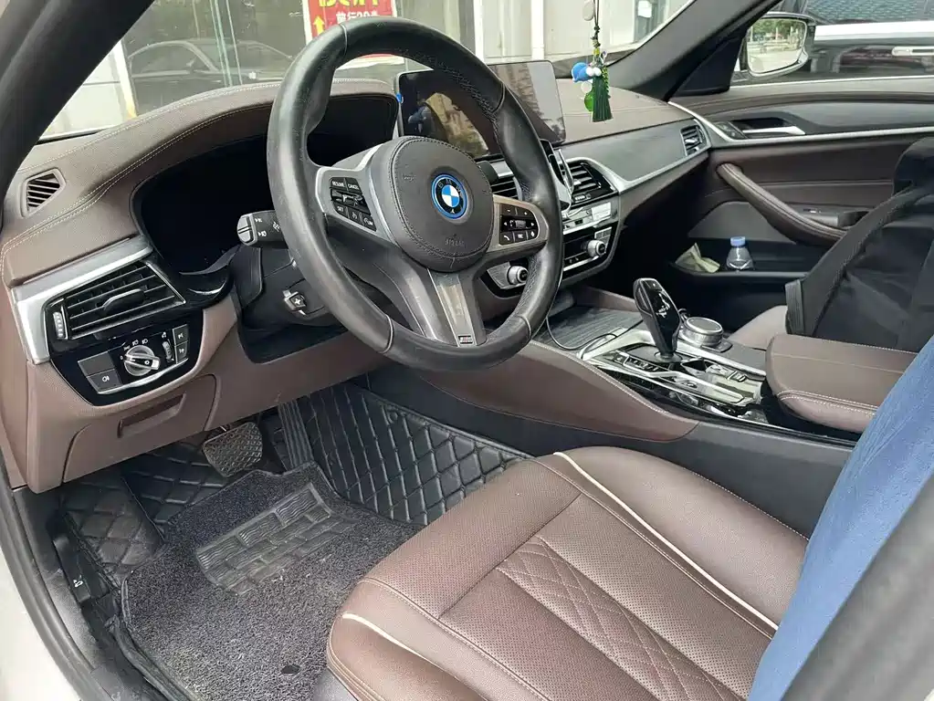BMW 5 Series New Energy — миниатюра 6