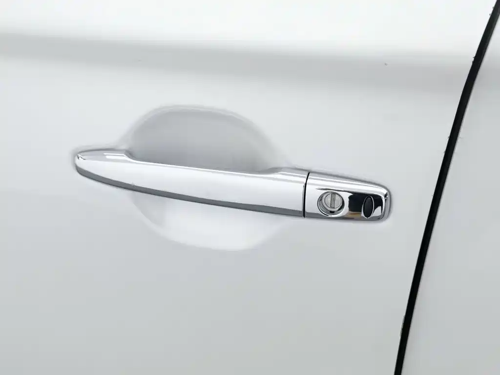 Mitsubishi Outlander — миниатюра 18