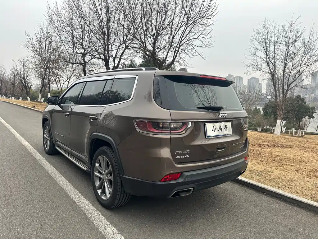 JEEP GRAND COMMANDER