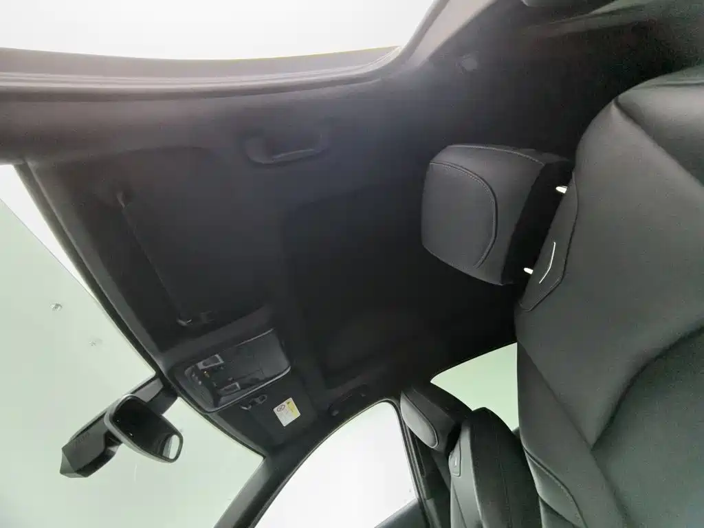 Cadillac XT4 — миниатюра 14