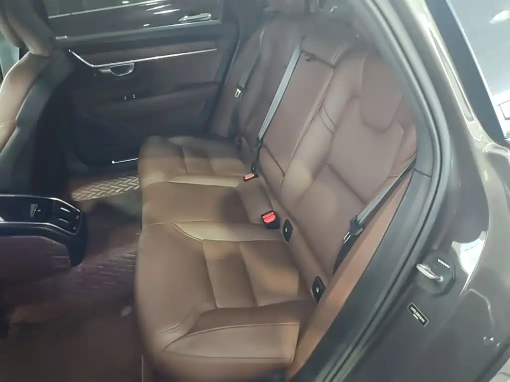 Volvo S90 — миниатюра 17