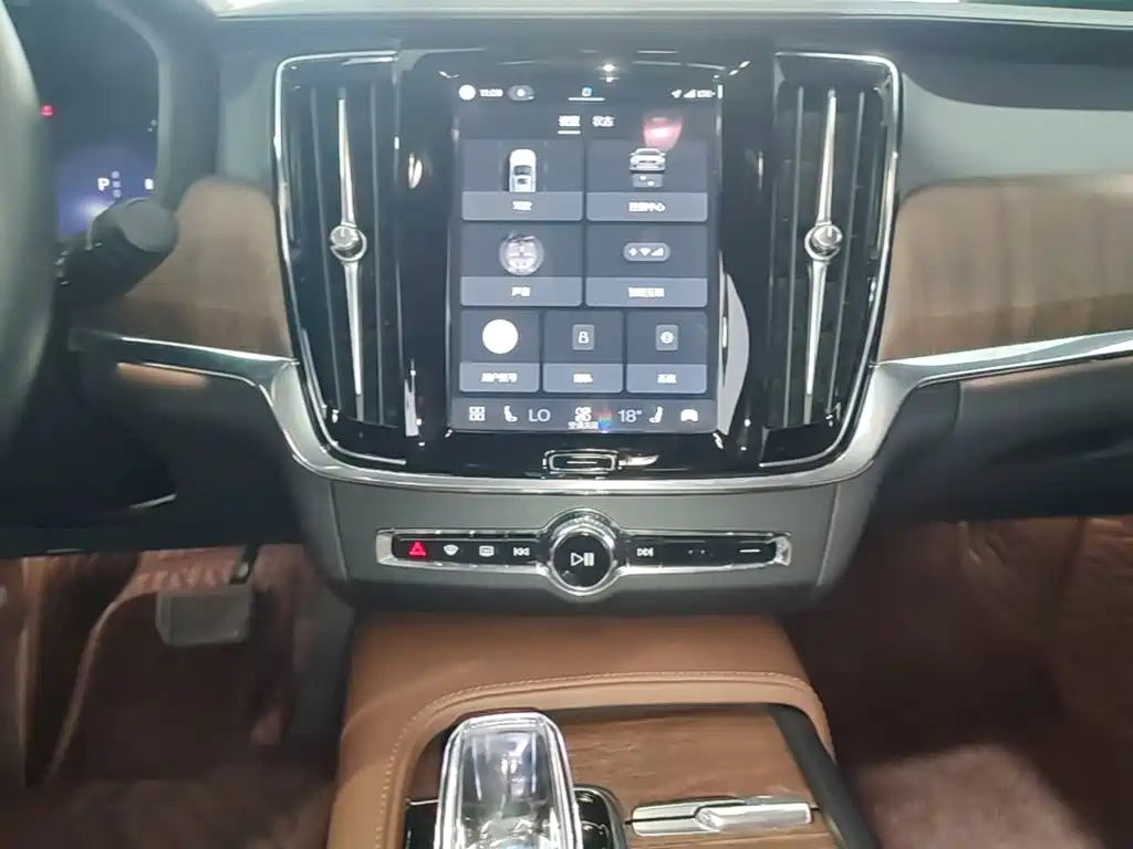 Volvo S90 — миниатюра 13