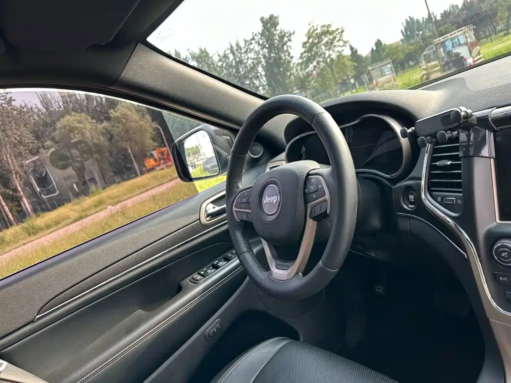 Jeep Grand Cherokee (Import) — миниатюра 20