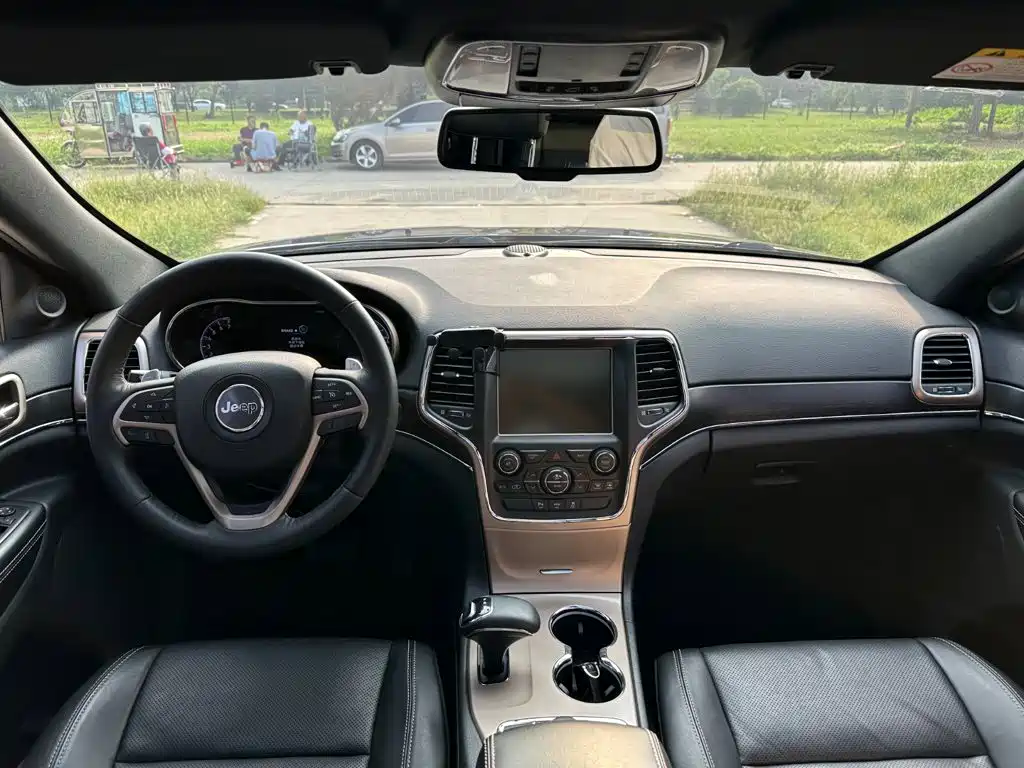 Jeep Grand Cherokee (Import) — миниатюра 11