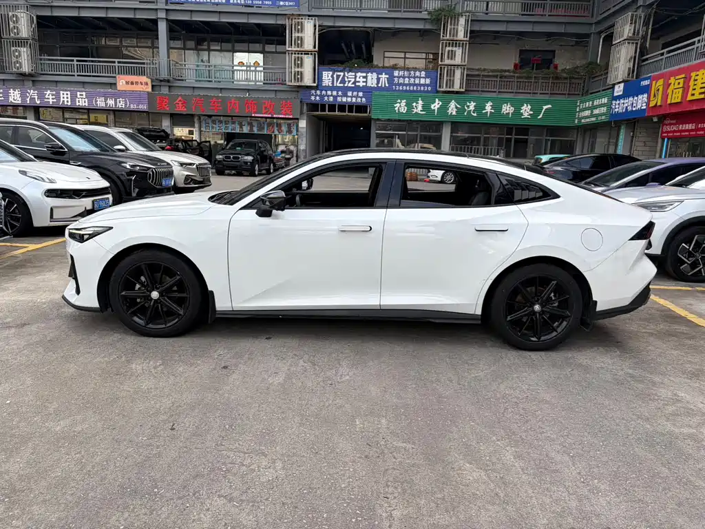 Changan UNI-V 2022 1.5T Luxury