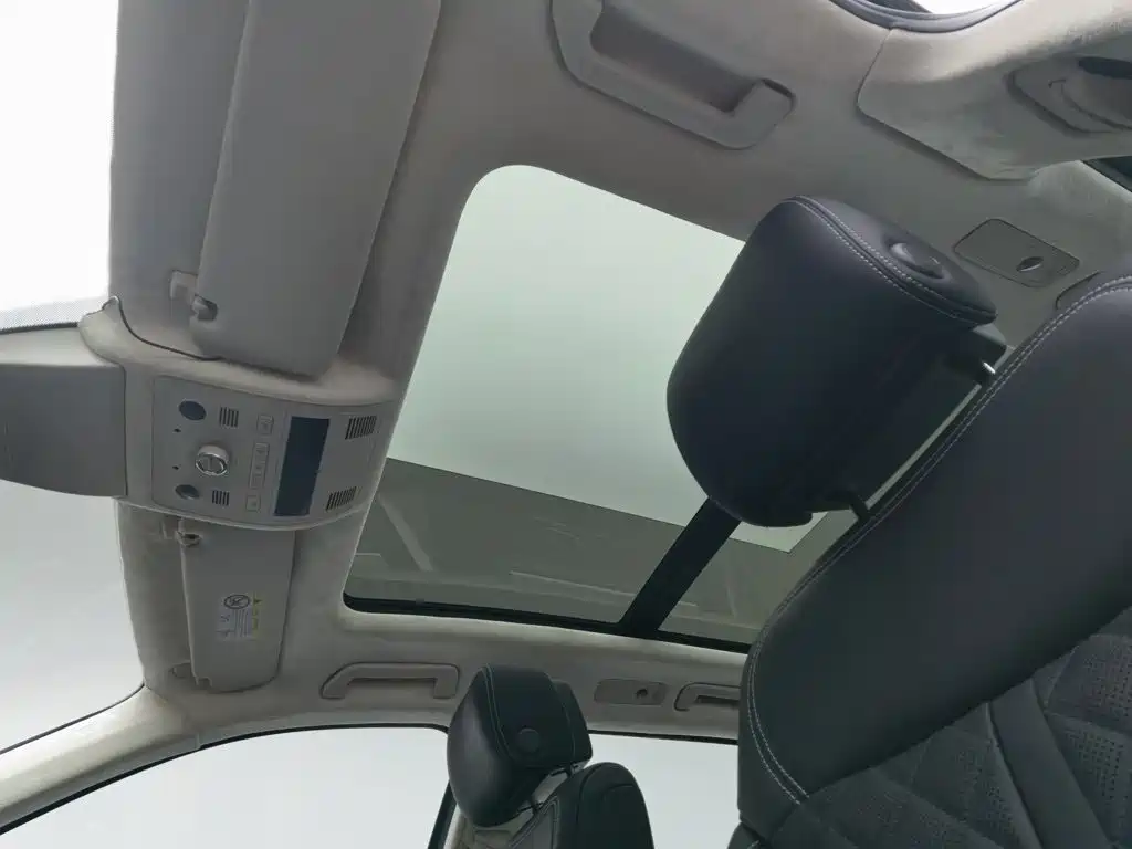 Volkswagen Touareg — миниатюра 14