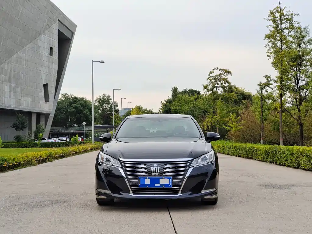 Toyota Crown — миниатюра 2
