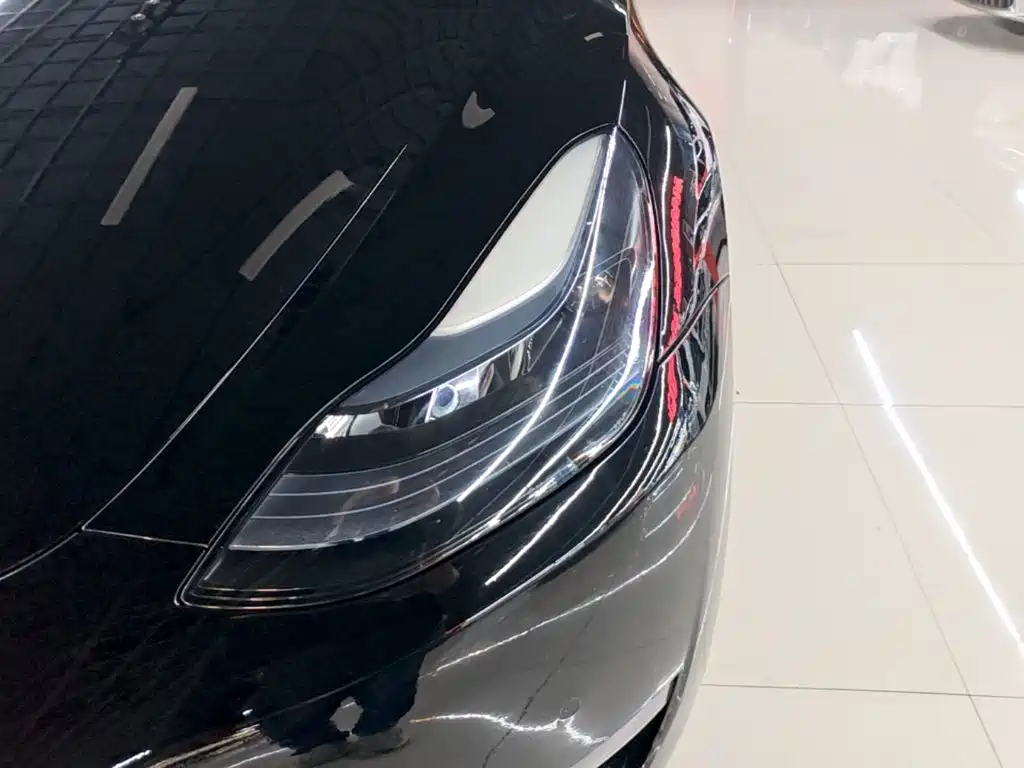 Tesla Model Y — миниатюра 24