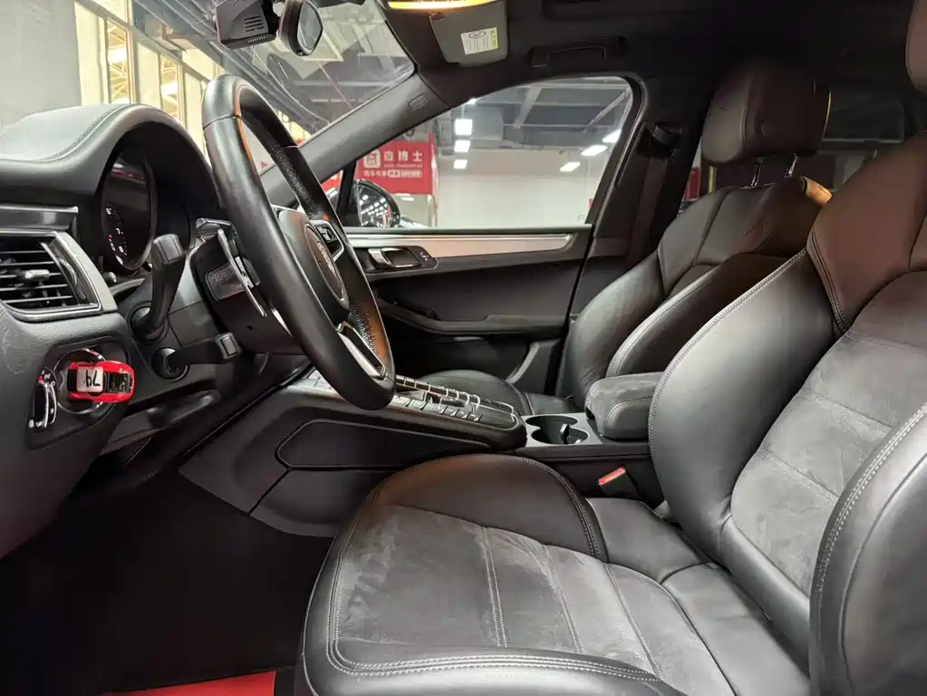 Porsche Macan — миниатюра 7