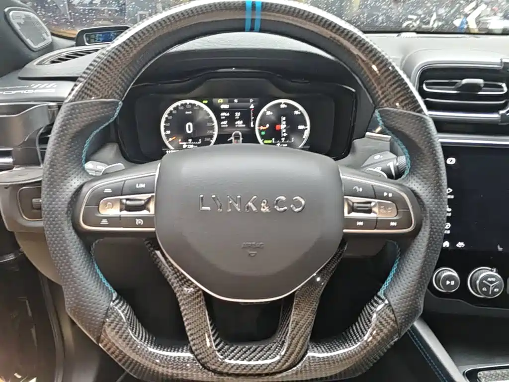 Lynk & Co 03 — миниатюра 11